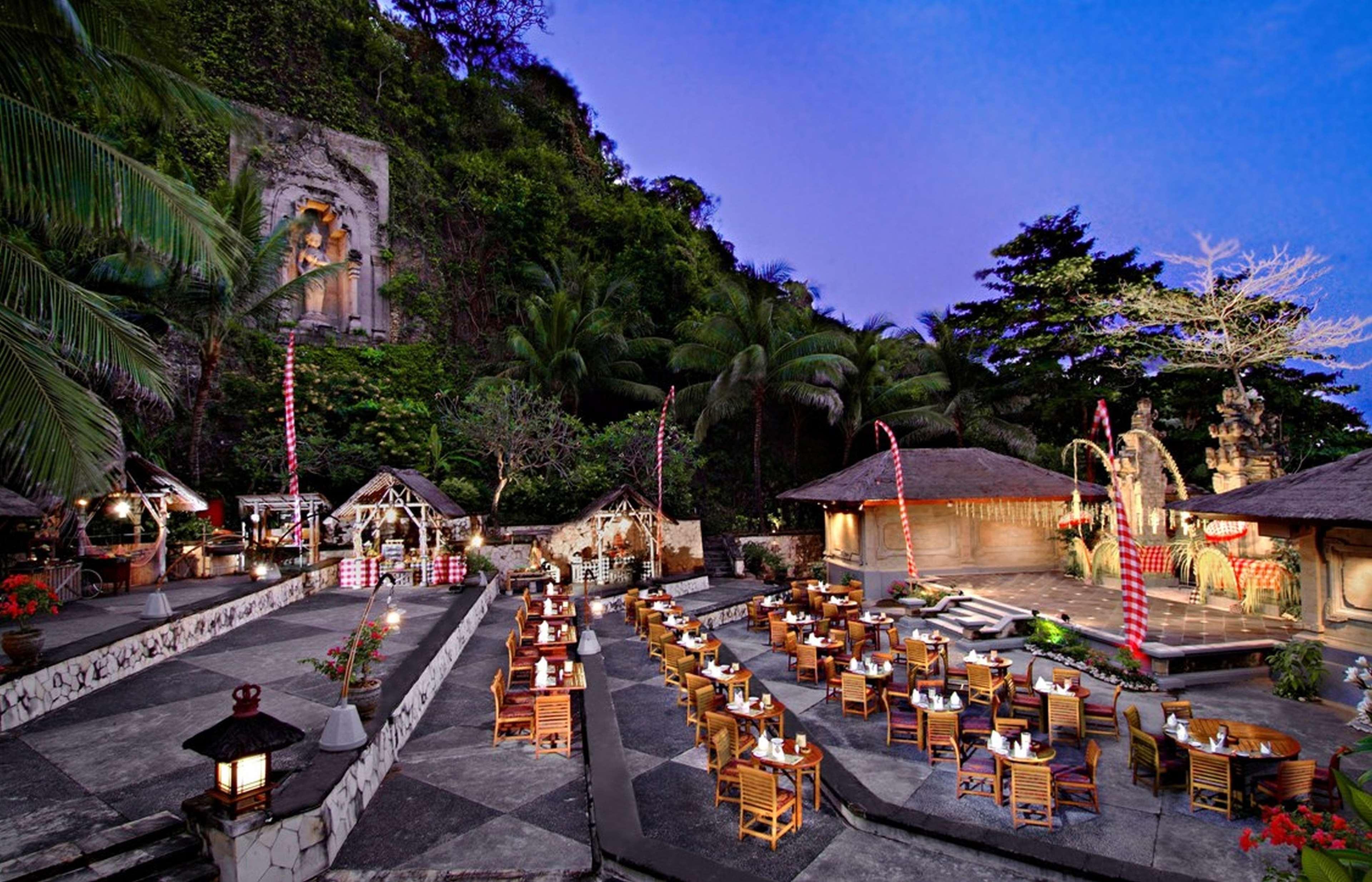 巴厘岛希尔顿度假村 努沙杜瓦 外观 照片 The stage of the Uluwatu Katur restaurant