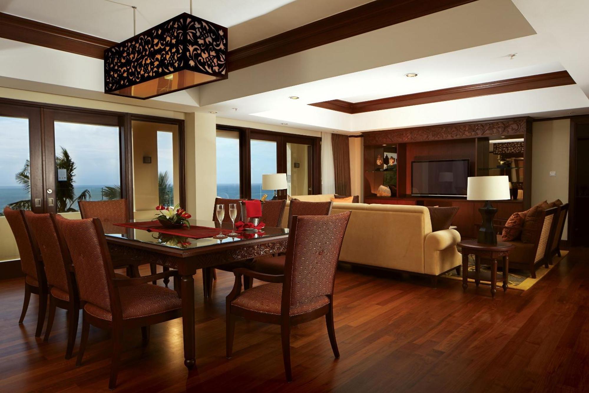 巴厘岛希尔顿度假村 努沙杜瓦 外观 照片 A living room in a suite at the Shangri-La Hotel, Manila