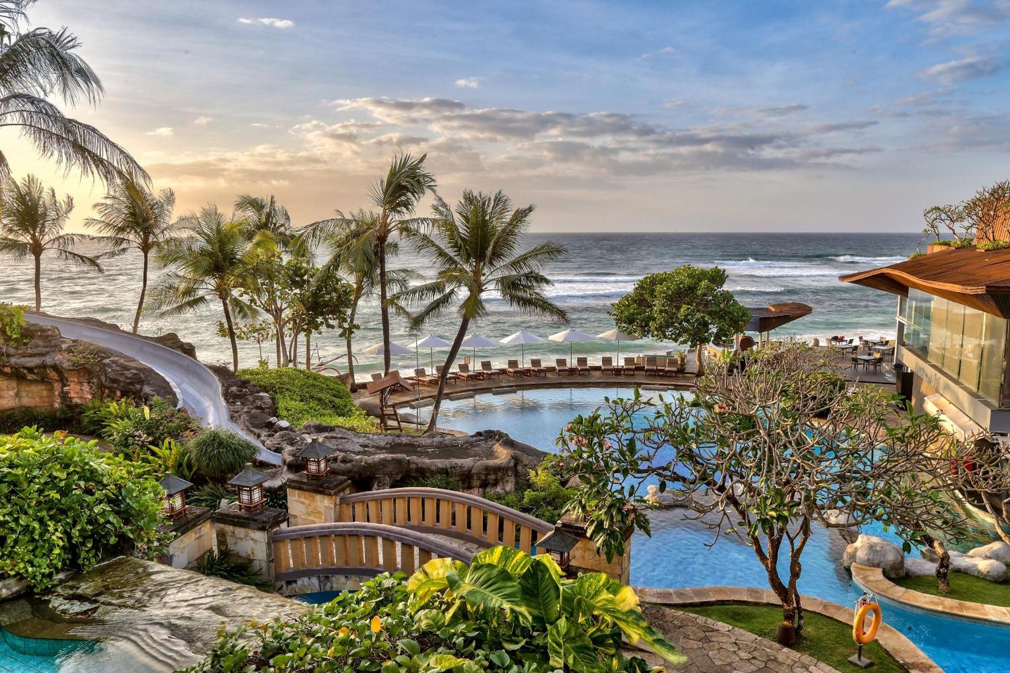 巴厘岛希尔顿度假村 努沙杜瓦 外观 照片 The resort's swimming pool
